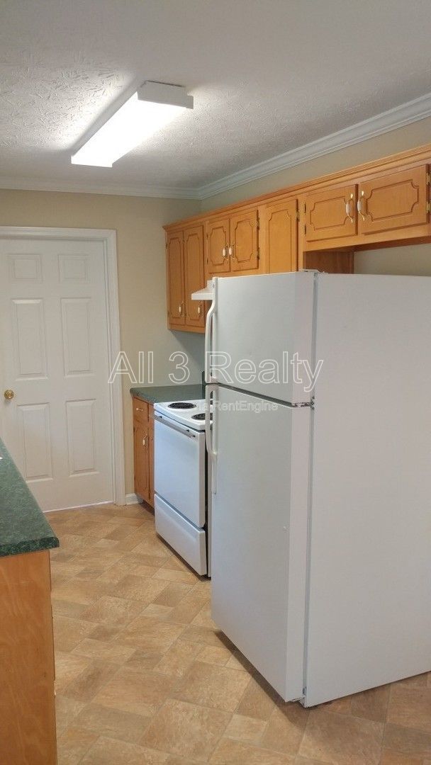 Full of Charm: 3 Bedroom / 2 Bathroom Home in Dallas! property image