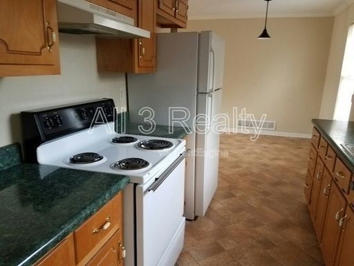 Full of Charm: 3 Bedroom / 2 Bathroom Home in Dallas! property image