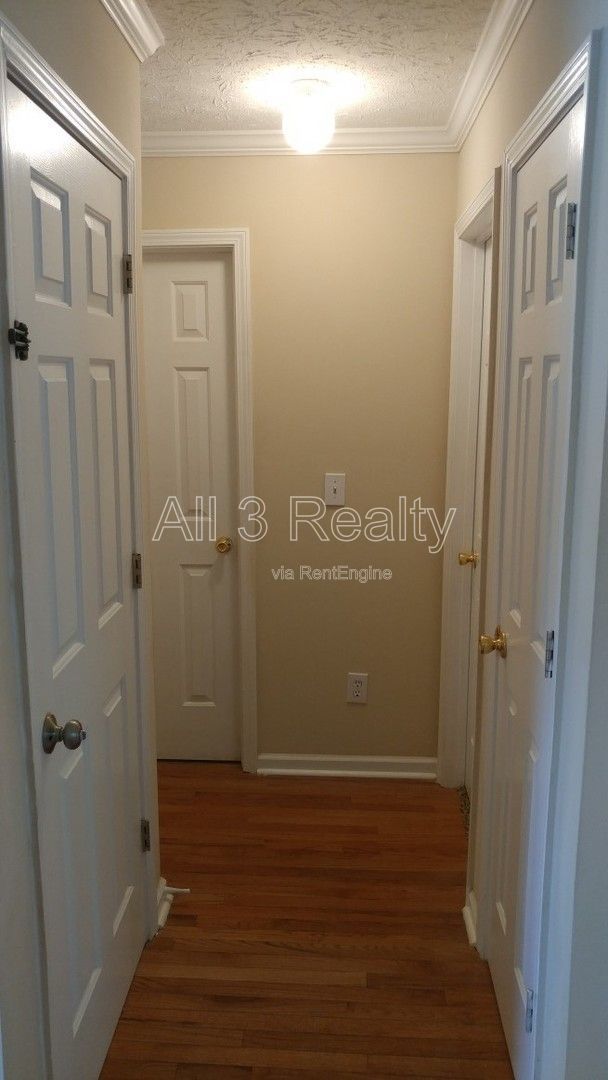 Full of Charm: 3 Bedroom / 2 Bathroom Home in Dallas! property image