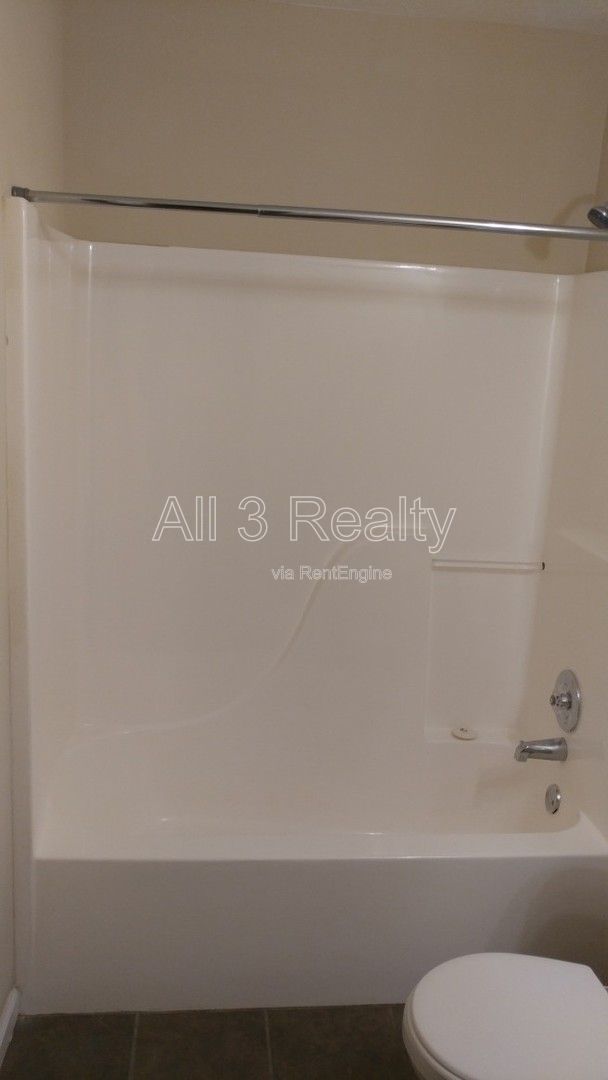 Full of Charm: 3 Bedroom / 2 Bathroom Home in Dallas! property image