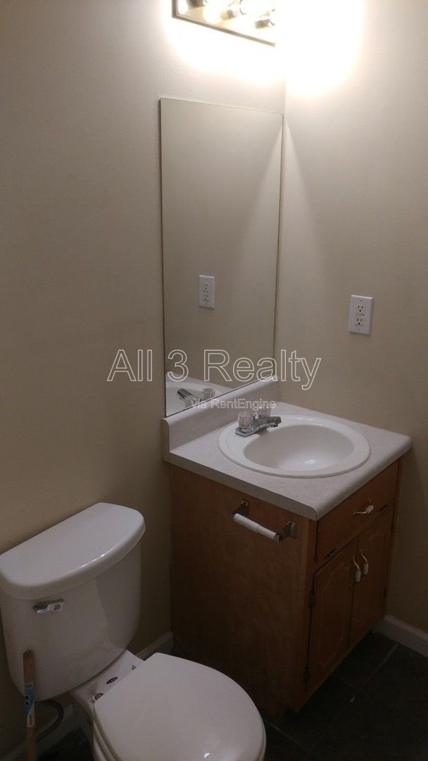 Full of Charm: 3 Bedroom / 2 Bathroom Home in Dallas! property image