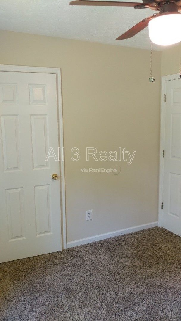 Full of Charm: 3 Bedroom / 2 Bathroom Home in Dallas! property image