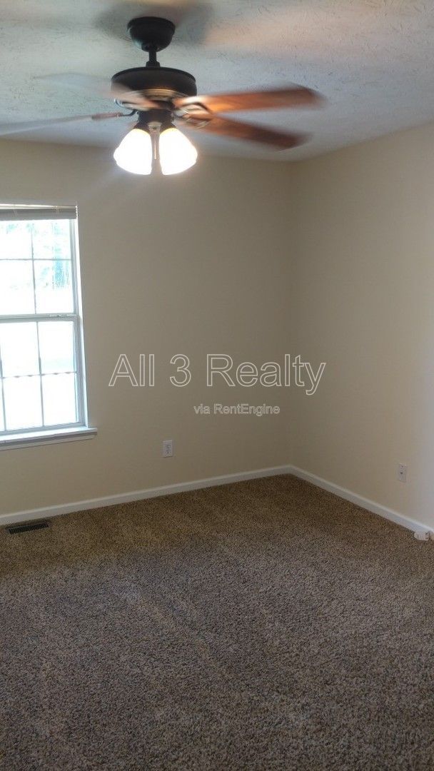 Full of Charm: 3 Bedroom / 2 Bathroom Home in Dallas! property image