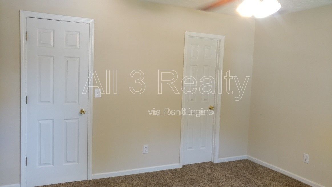 Full of Charm: 3 Bedroom / 2 Bathroom Home in Dallas! property image