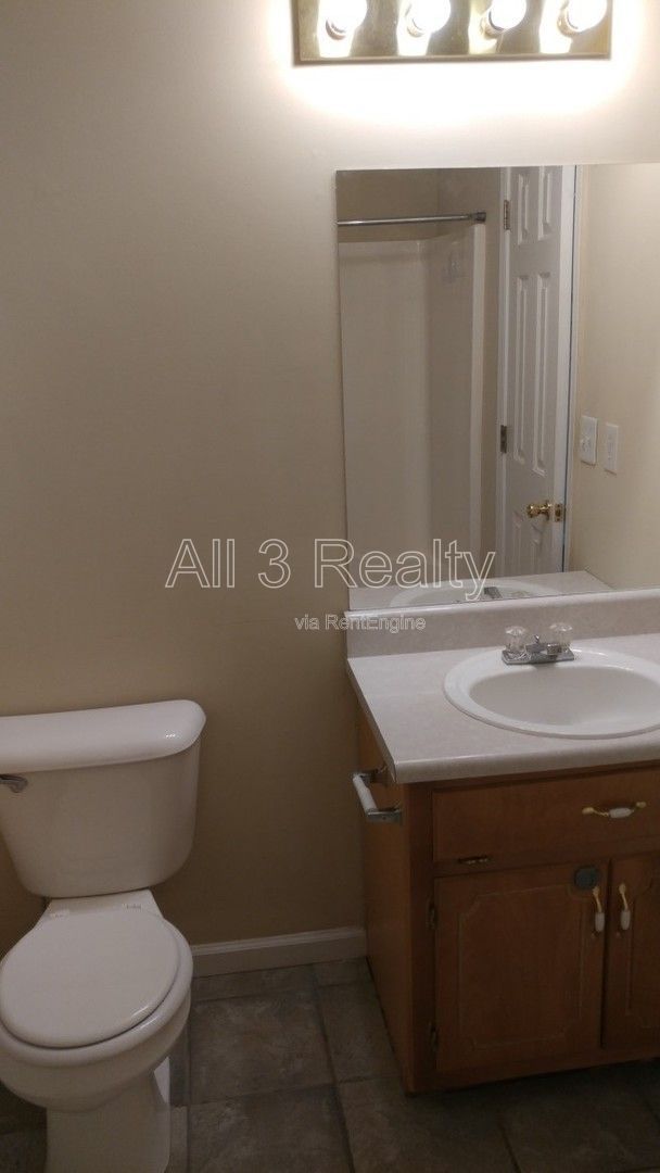 Full of Charm: 3 Bedroom / 2 Bathroom Home in Dallas! property image