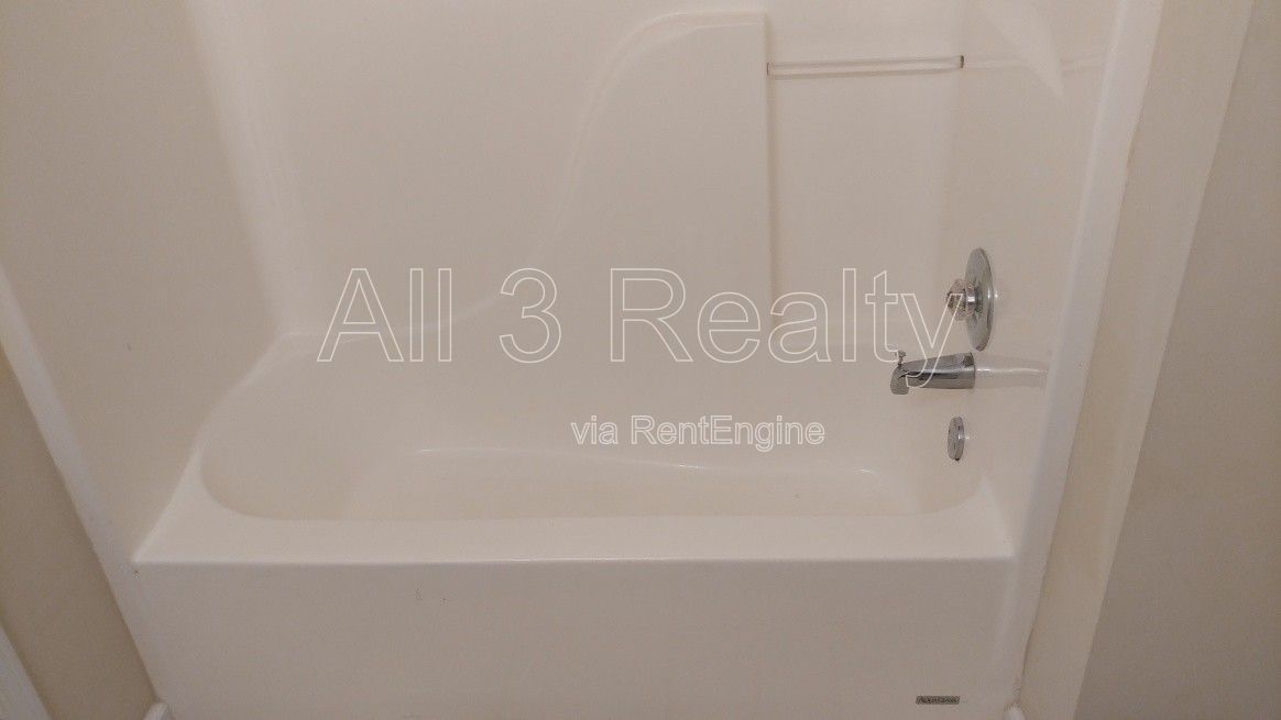 Full of Charm: 3 Bedroom / 2 Bathroom Home in Dallas! property image