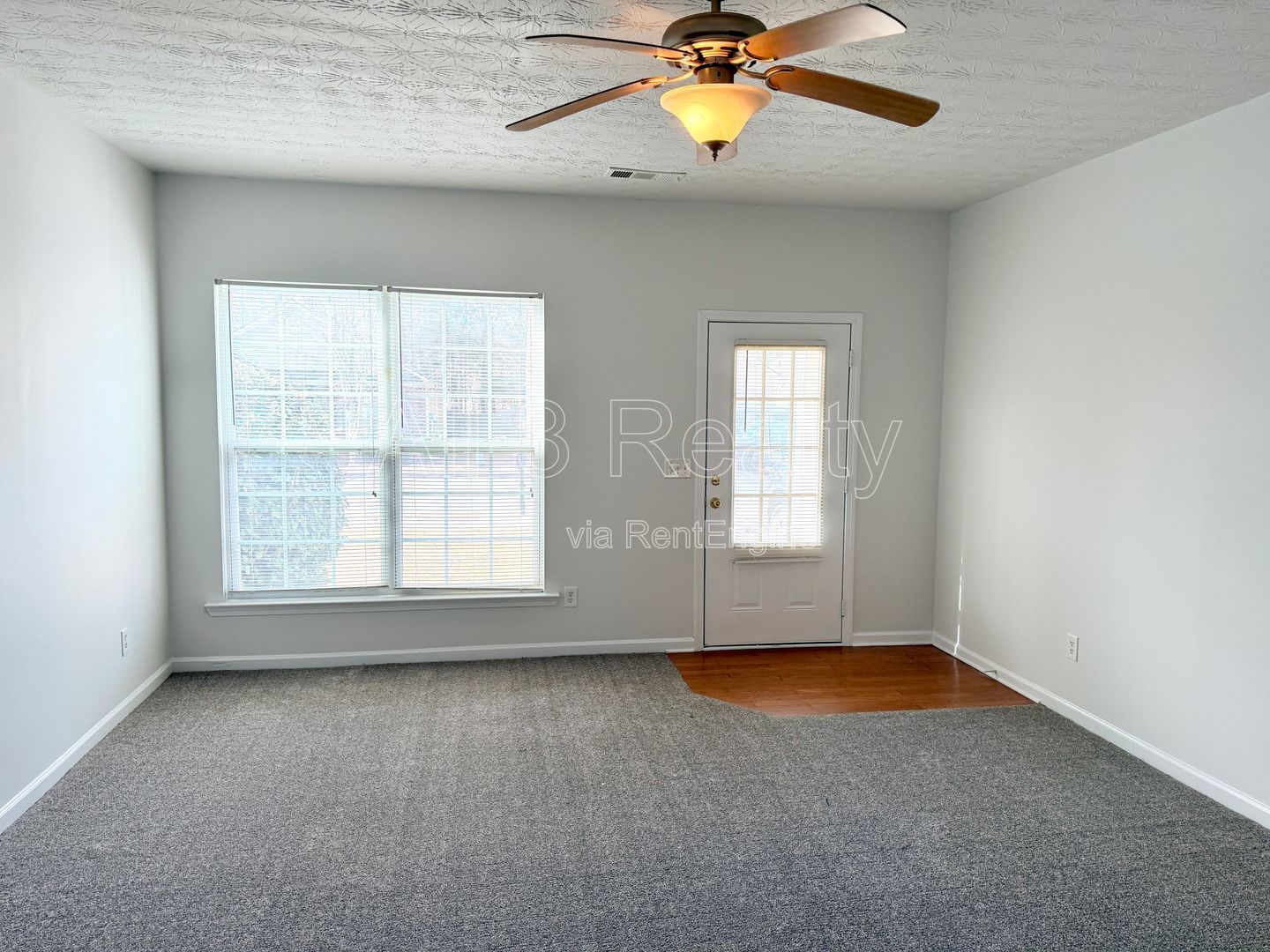 Welcome to this charming 3-bedroom, 2.5-bathroom home located in the vibrant Union City, GA property image