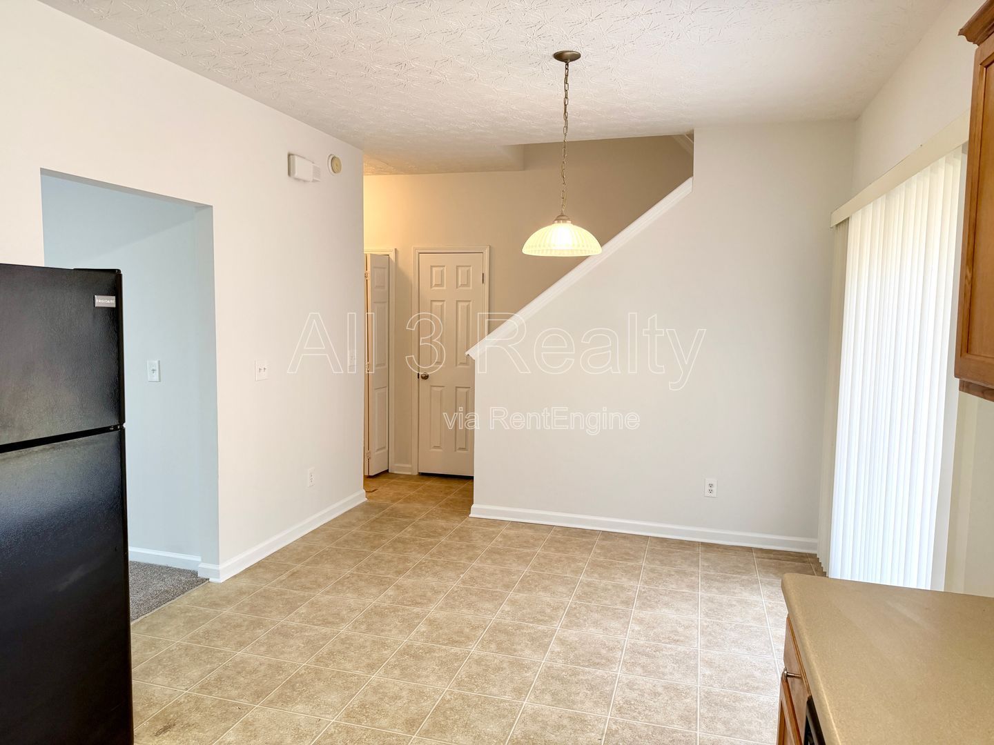 Welcome to this charming 3-bedroom, 2.5-bathroom home located in the vibrant Union City, GA property image