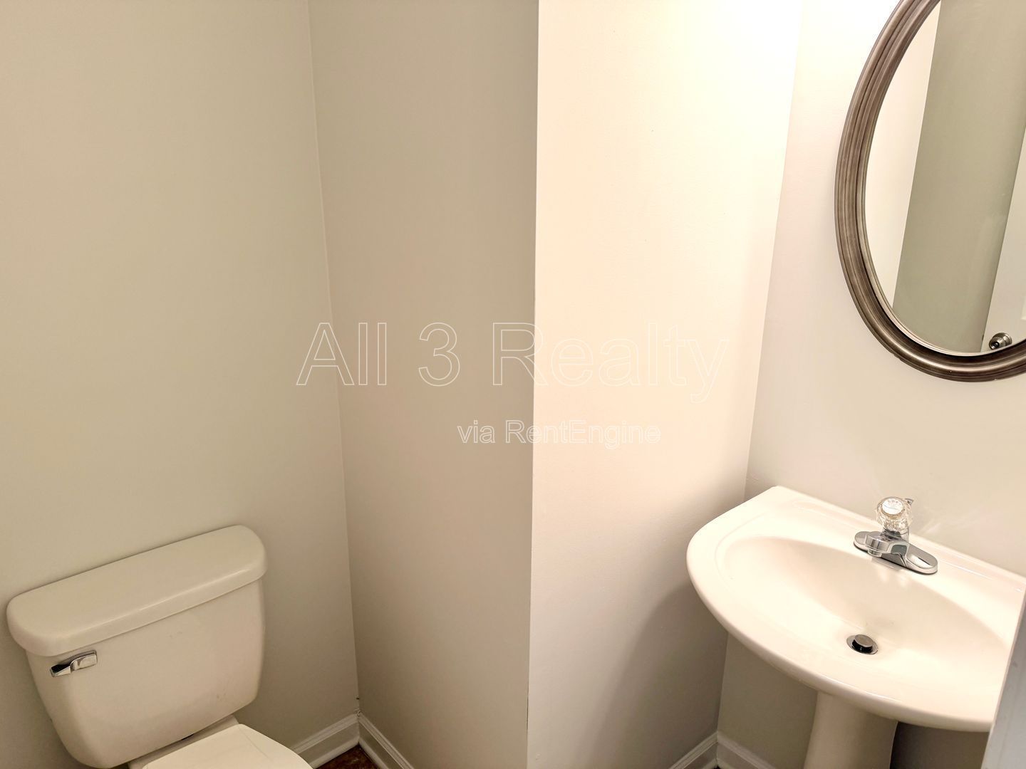 Welcome to this charming 3-bedroom, 2.5-bathroom home located in the vibrant Union City, GA property image