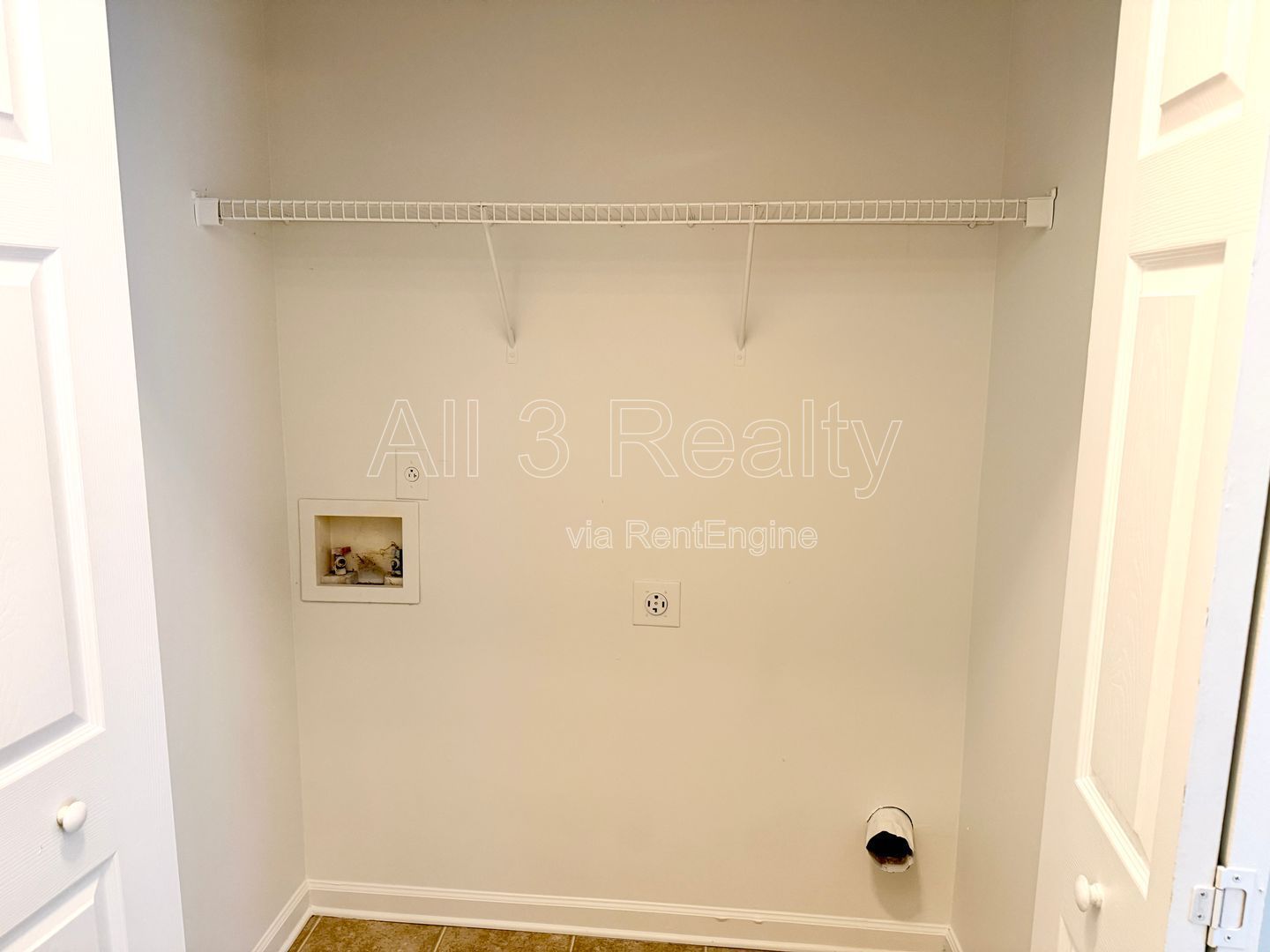 Welcome to this charming 3-bedroom, 2.5-bathroom home located in the vibrant Union City, GA property image