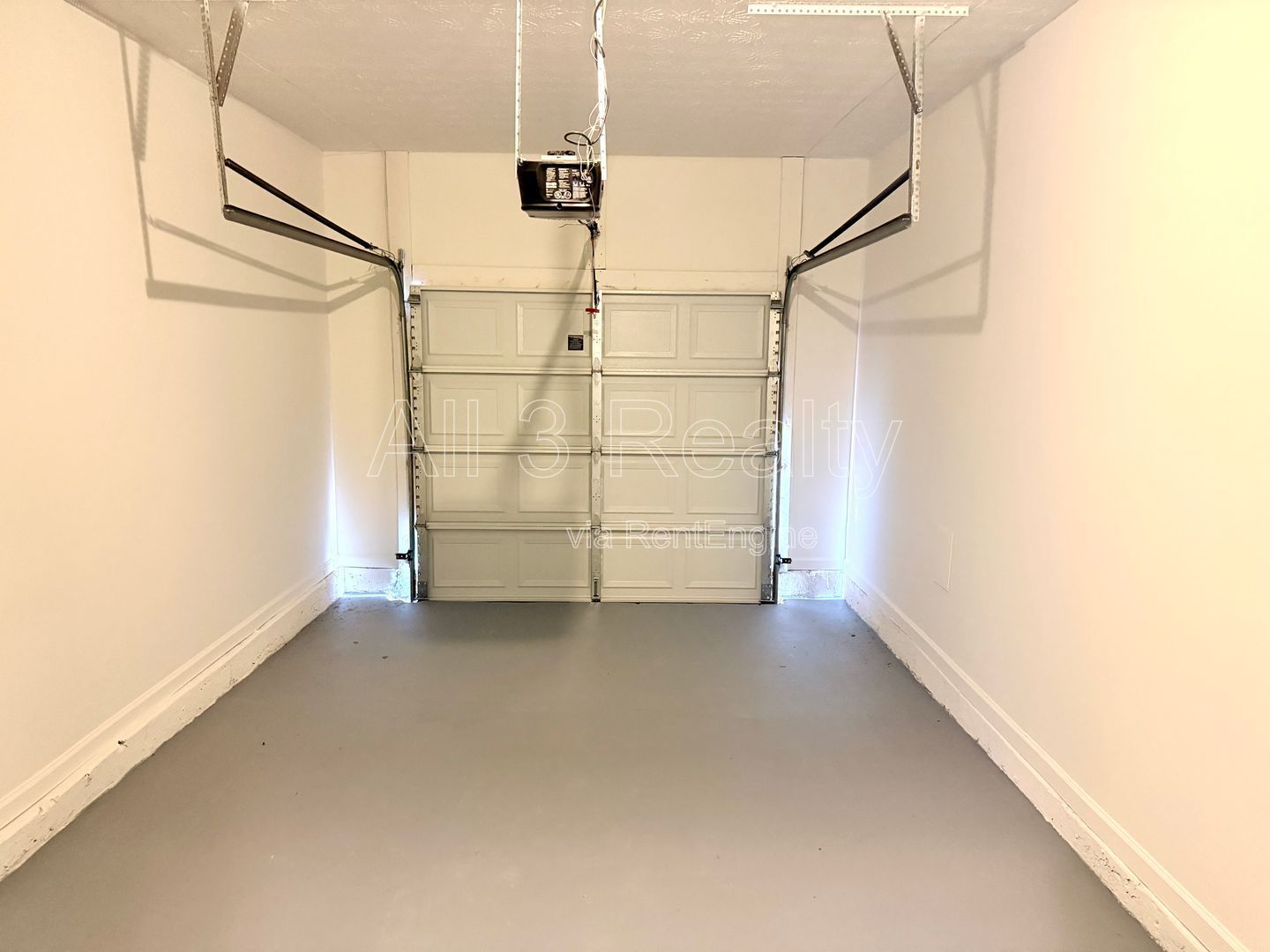 Welcome to this charming 3-bedroom, 2.5-bathroom home located in the vibrant Union City, GA property image