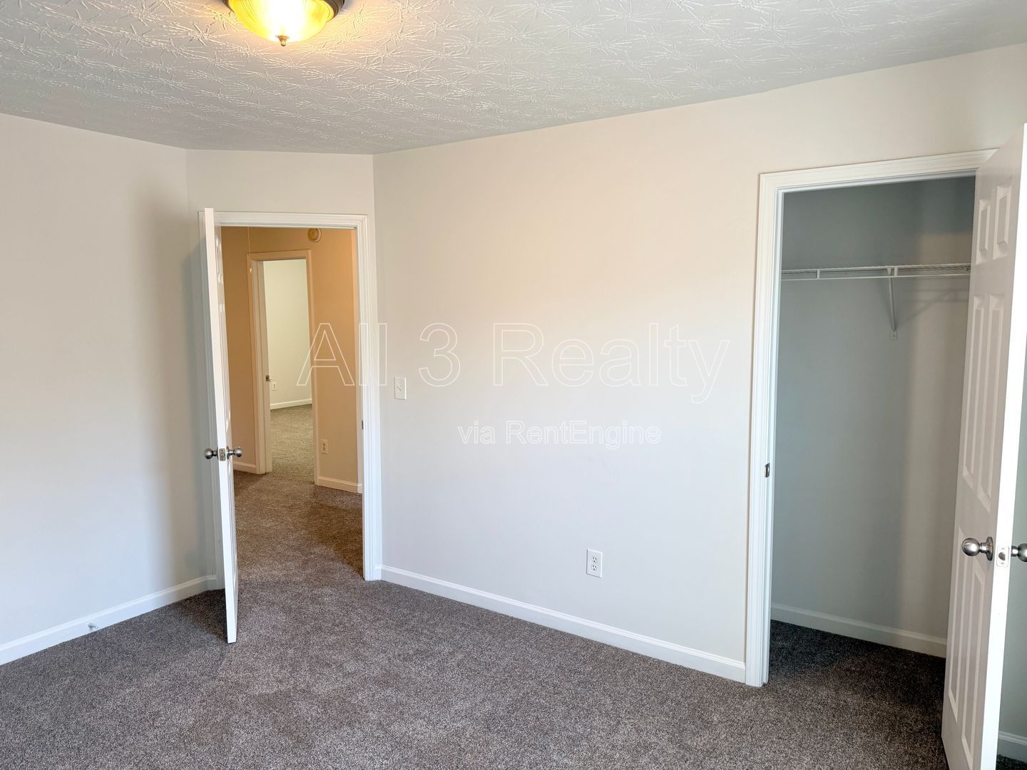 Welcome to this charming 3-bedroom, 2.5-bathroom home located in the vibrant Union City, GA property image