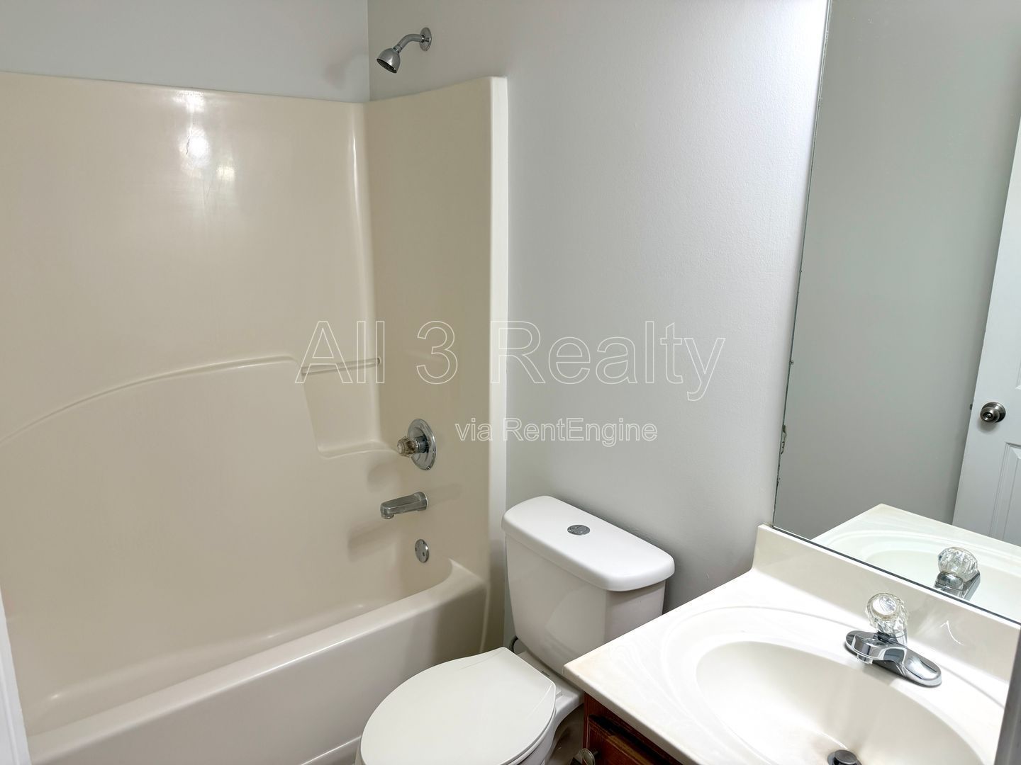 Welcome to this charming 3-bedroom, 2.5-bathroom home located in the vibrant Union City, GA property image