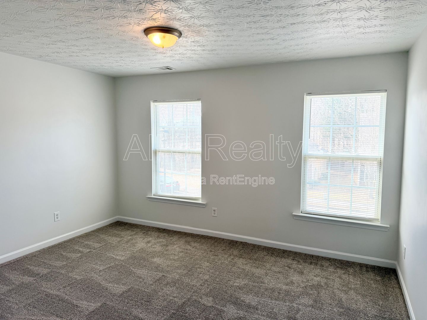 Welcome to this charming 3-bedroom, 2.5-bathroom home located in the vibrant Union City, GA property image