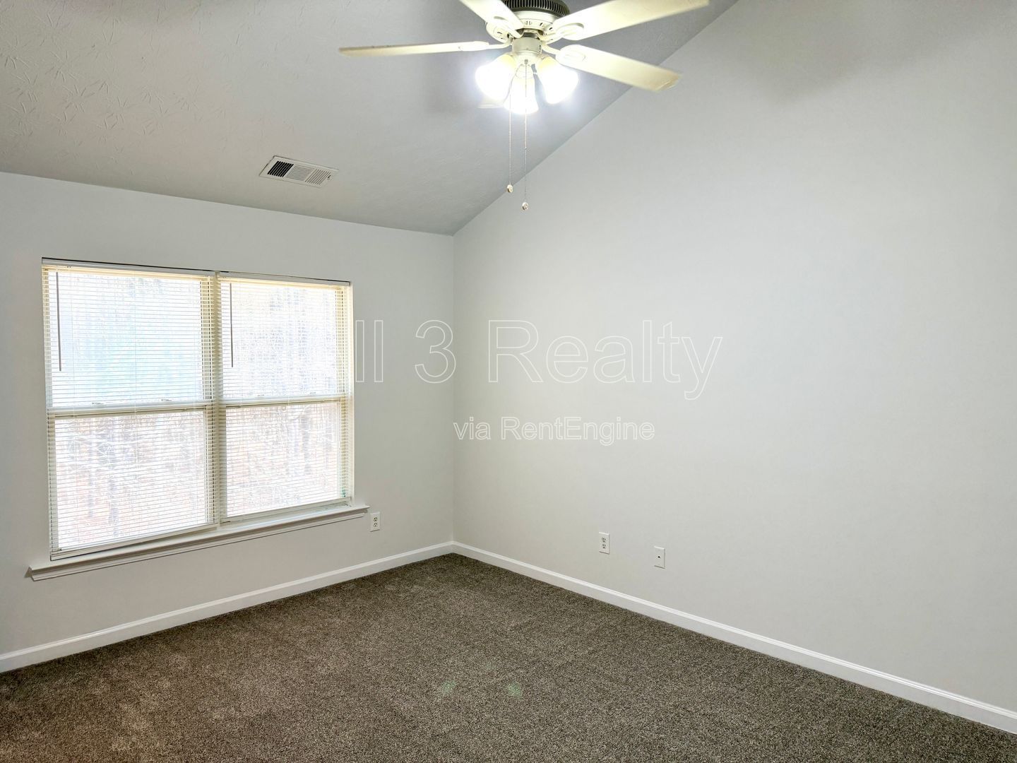 Welcome to this charming 3-bedroom, 2.5-bathroom home located in the vibrant Union City, GA property image