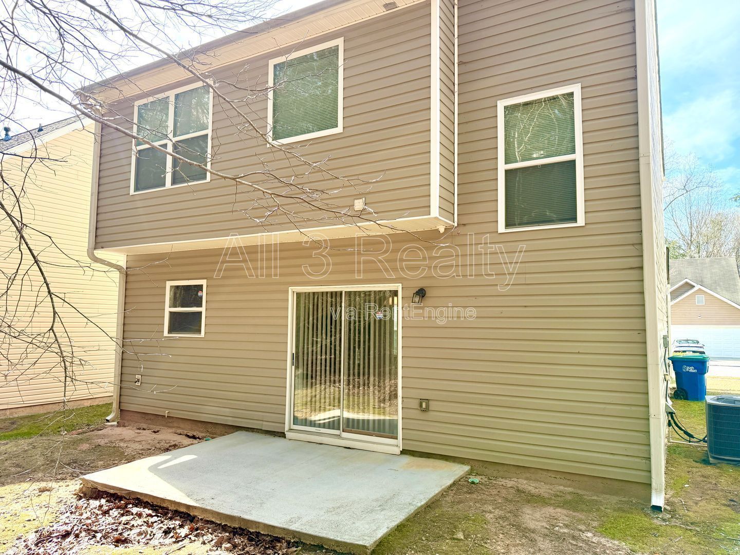 Welcome to this charming 3-bedroom, 2.5-bathroom home located in the vibrant Union City, GA property image