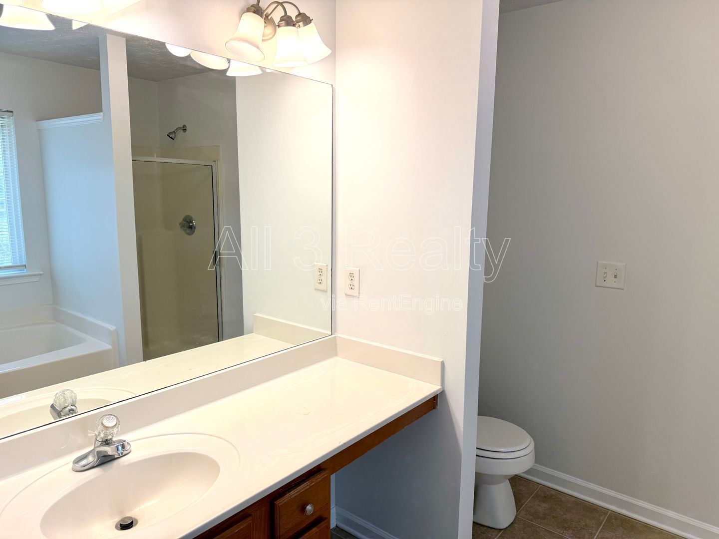 Welcome to this charming 3-bedroom, 2.5-bathroom home located in the vibrant Union City, GA property image