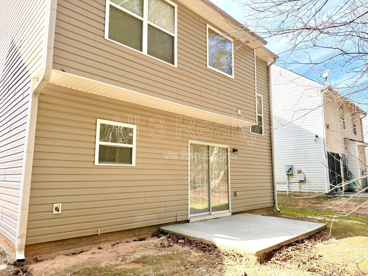 Welcome to this charming 3-bedroom, 2.5-bathroom home located in the vibrant Union City, GA property image