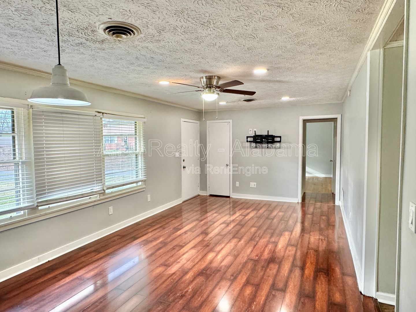 Inviting 3-Bedroom, 1.5-bath property image