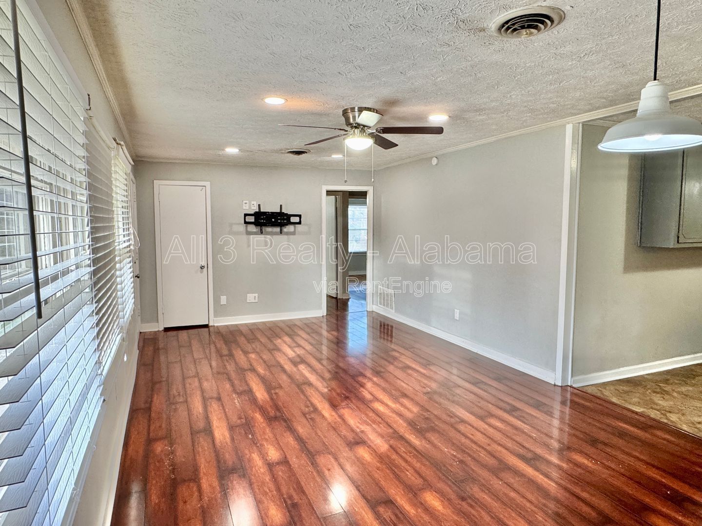 Inviting 3-Bedroom, 1.5-bath property image