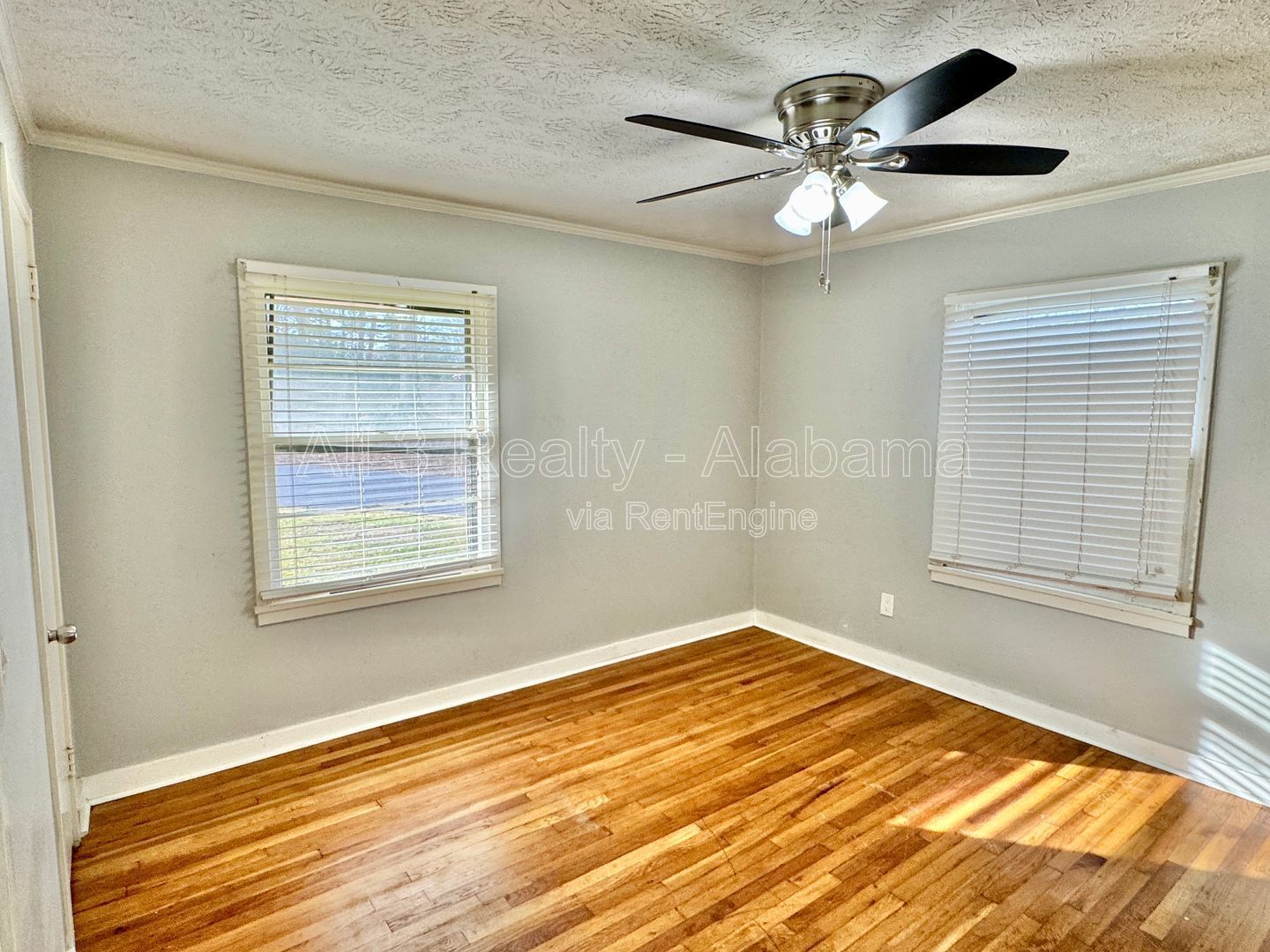 Inviting 3-Bedroom, 1.5-bath property image