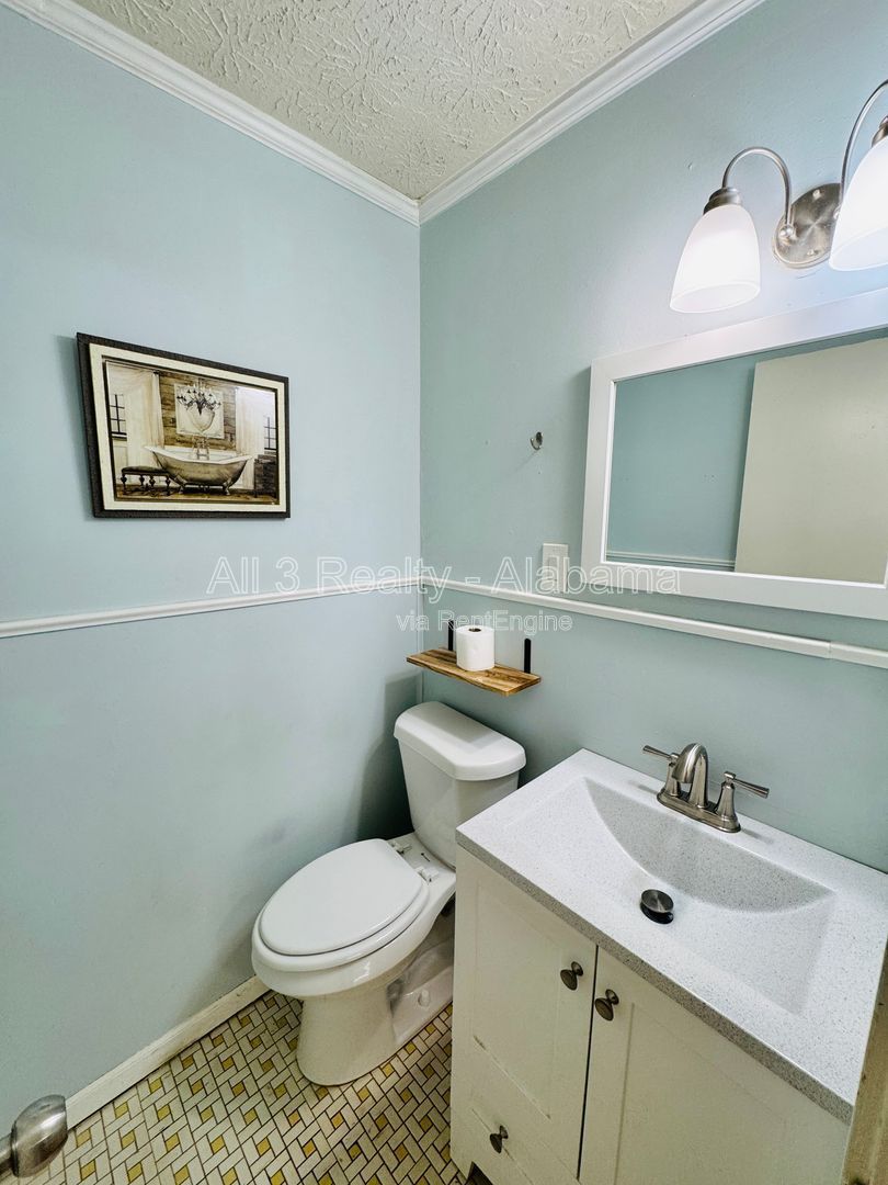 Inviting 3-Bedroom, 1.5-bath property image