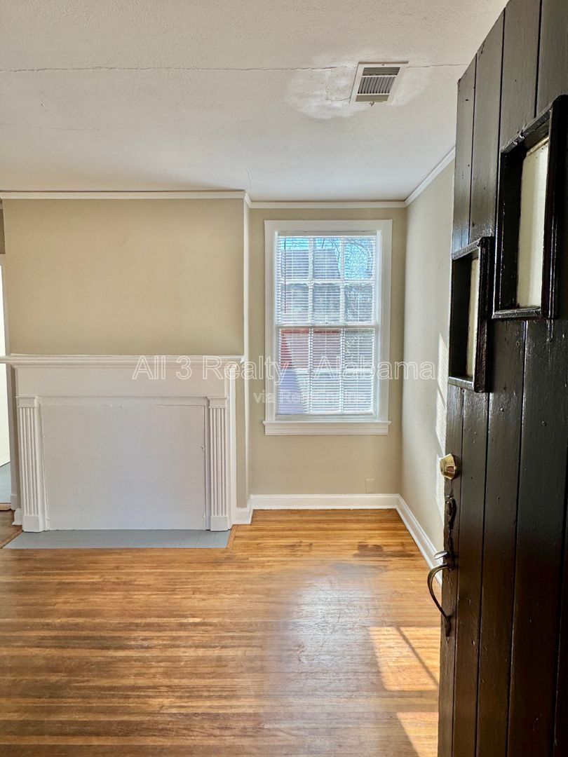 Charming 2-Bedroom Brick Bungalow property image