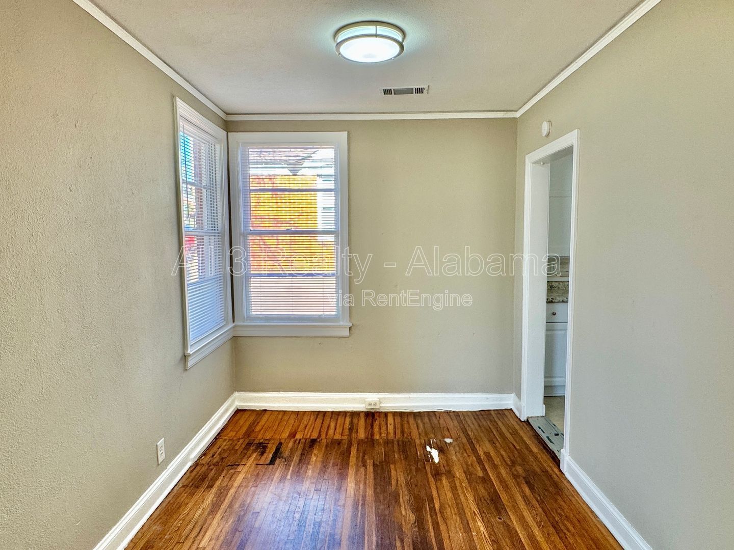 Charming 2-Bedroom Brick Bungalow property image