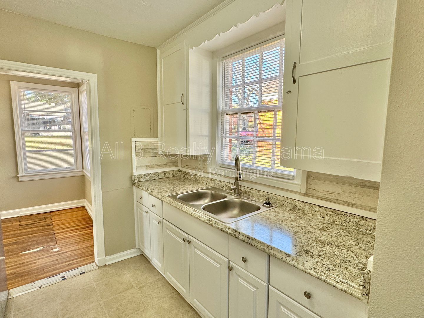 Charming 2-Bedroom Brick Bungalow property image