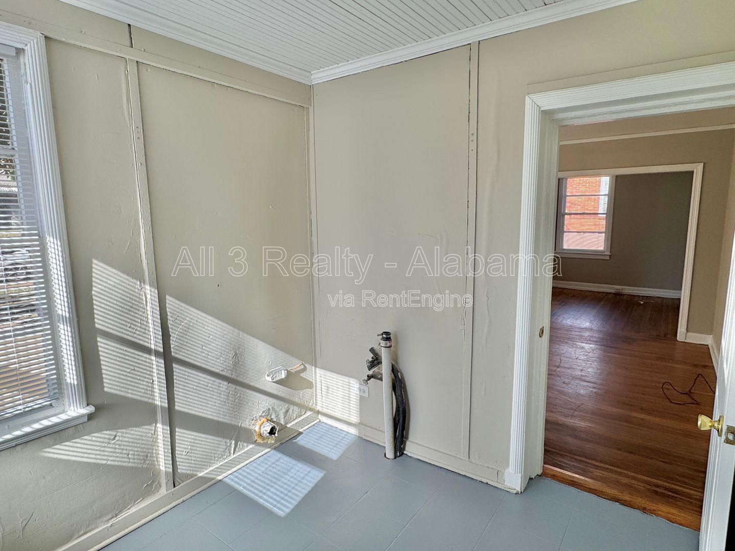 Charming 2-Bedroom Brick Bungalow property image