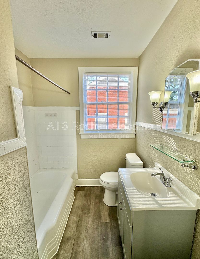 Charming 2-Bedroom Brick Bungalow property image