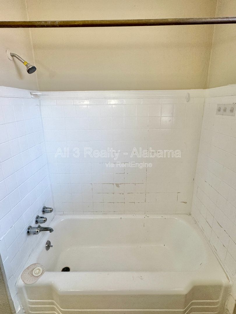 Charming 2-Bedroom Brick Bungalow property image