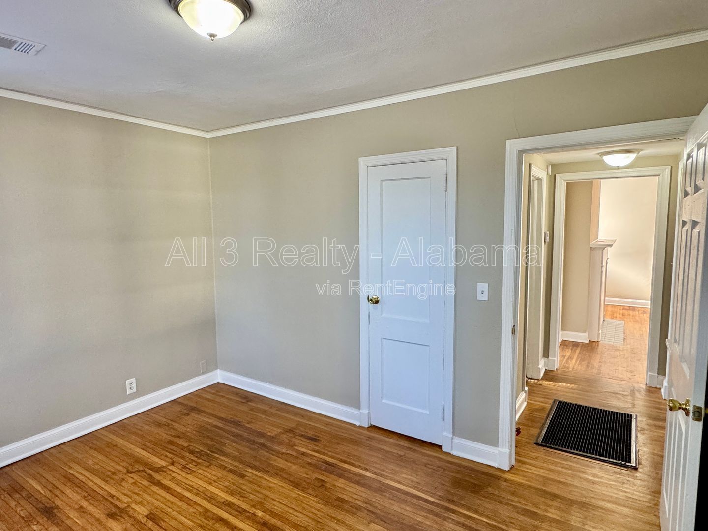 Charming 2-Bedroom Brick Bungalow property image