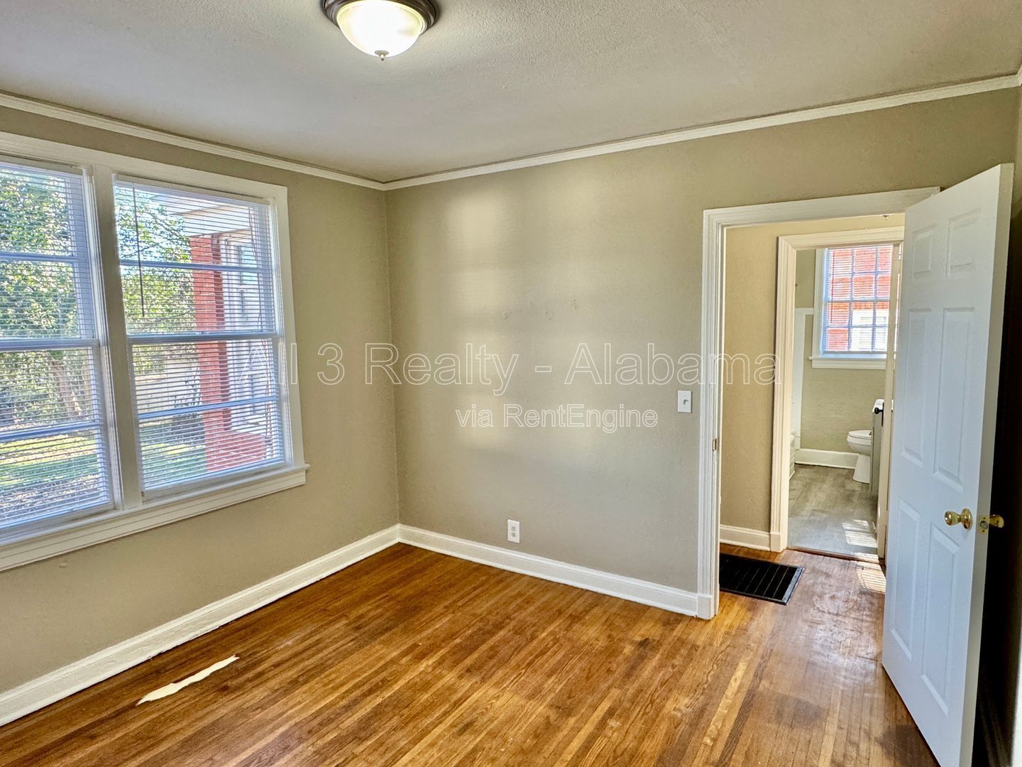 Charming 2-Bedroom Brick Bungalow property image