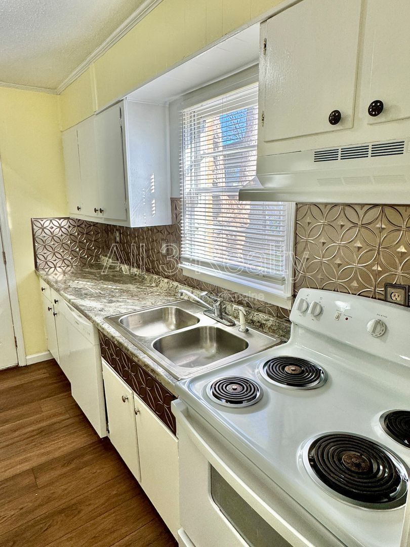 Adorable 3-bedroom!! property image