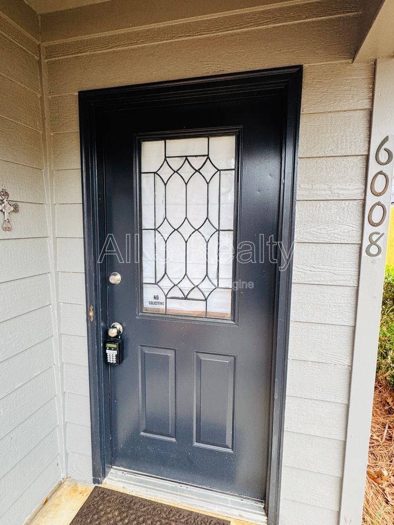 Charming 2-Bedroom Home with Great Curb Appeal! property image