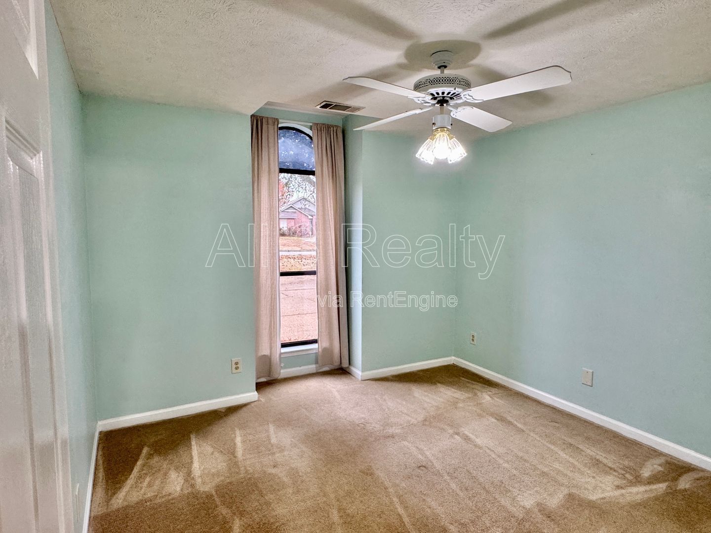 Charming 2-Bedroom Home with Great Curb Appeal! property image