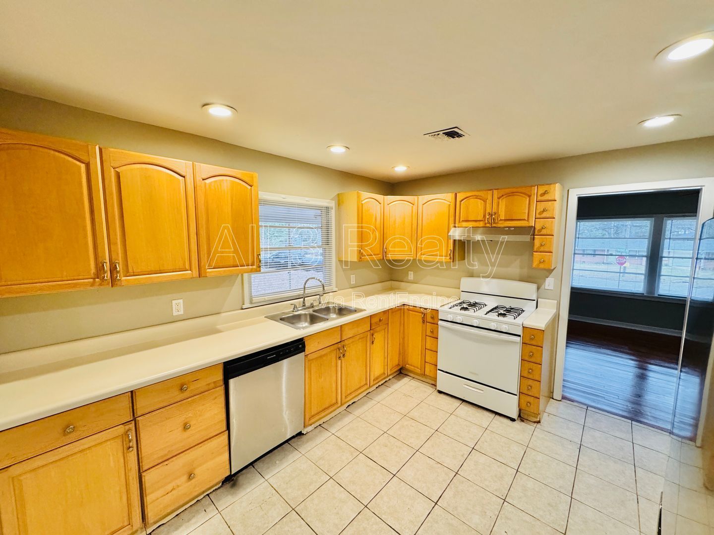 $500.00 Deposit  with Approval and move in by 1/31 property image