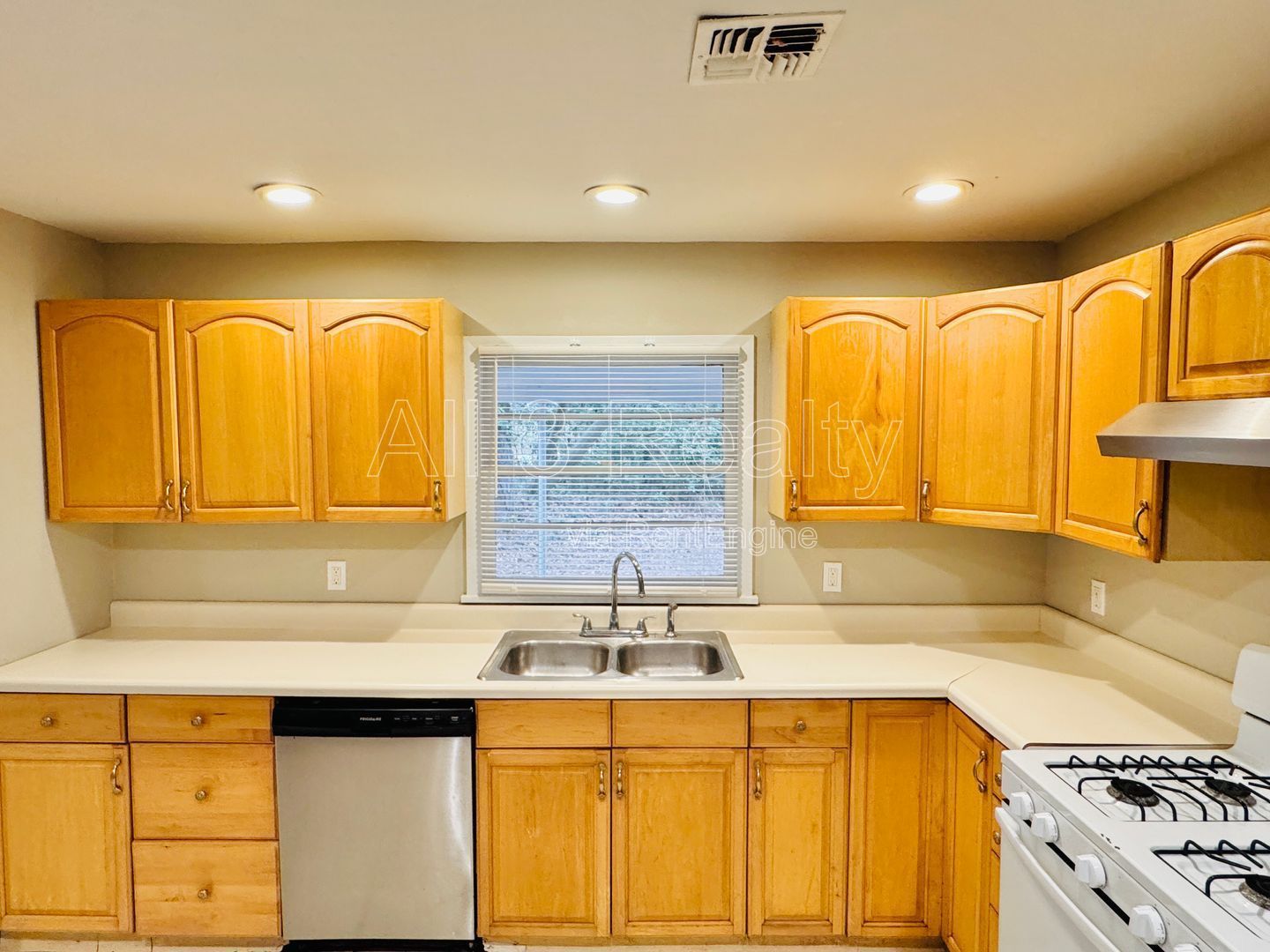 $500.00 Deposit  with Approval and move in by 1/31 property image