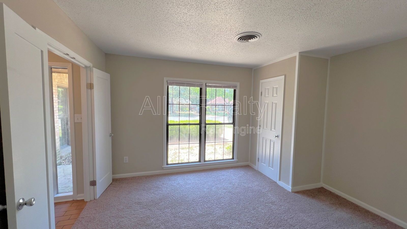 Beautiful 4-bedroom brick home property image