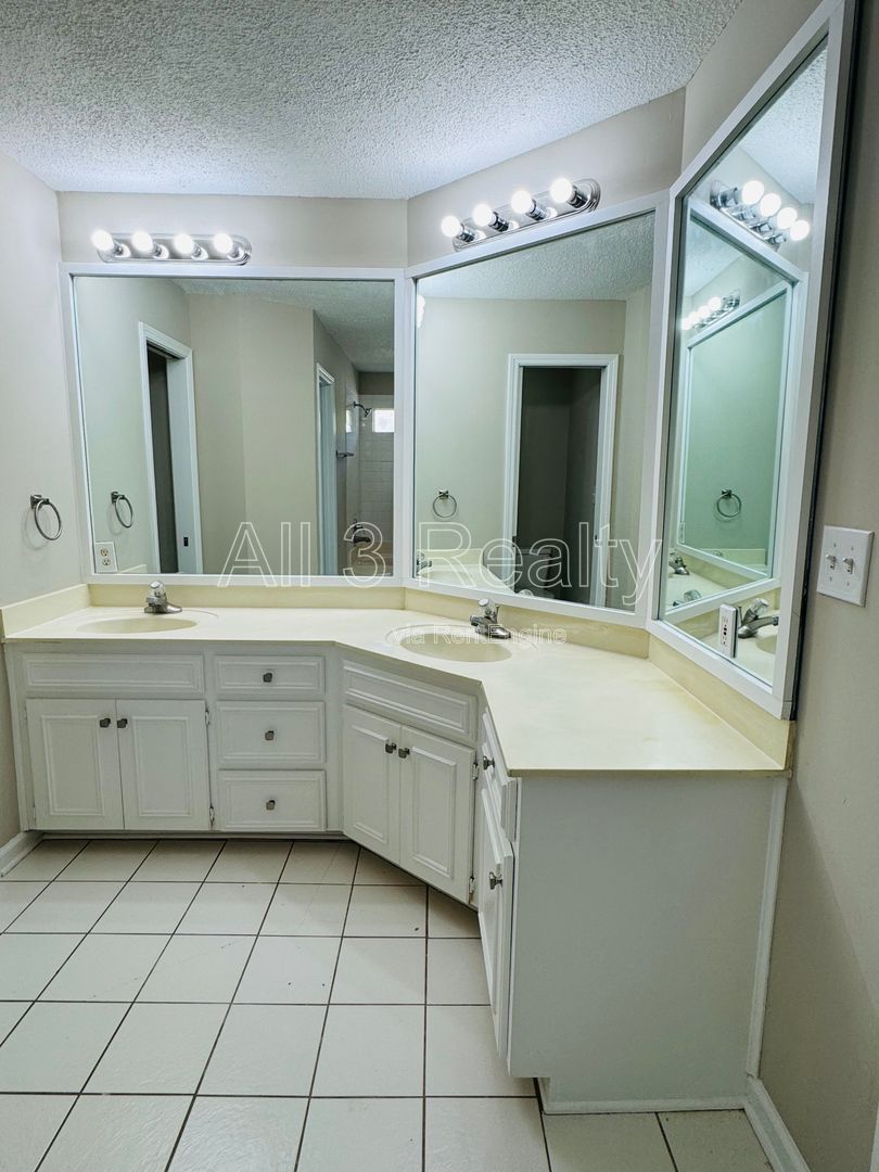 Stunning 3-Bedroom in Carriage Hills property image