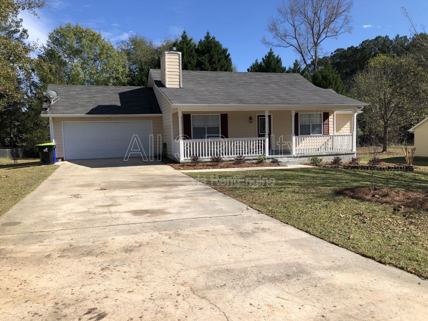 Welcome to this move-in ready 3-bedroom home located in the charming town of Fayetteville, GA. property image