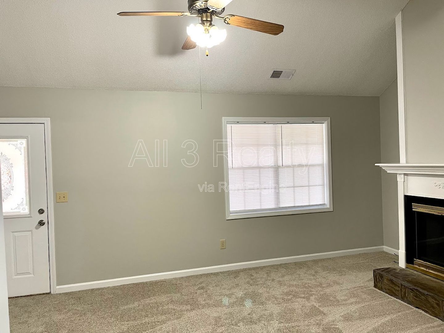 Welcome to this move-in ready 3-bedroom home located in the charming town of Fayetteville, GA. property image