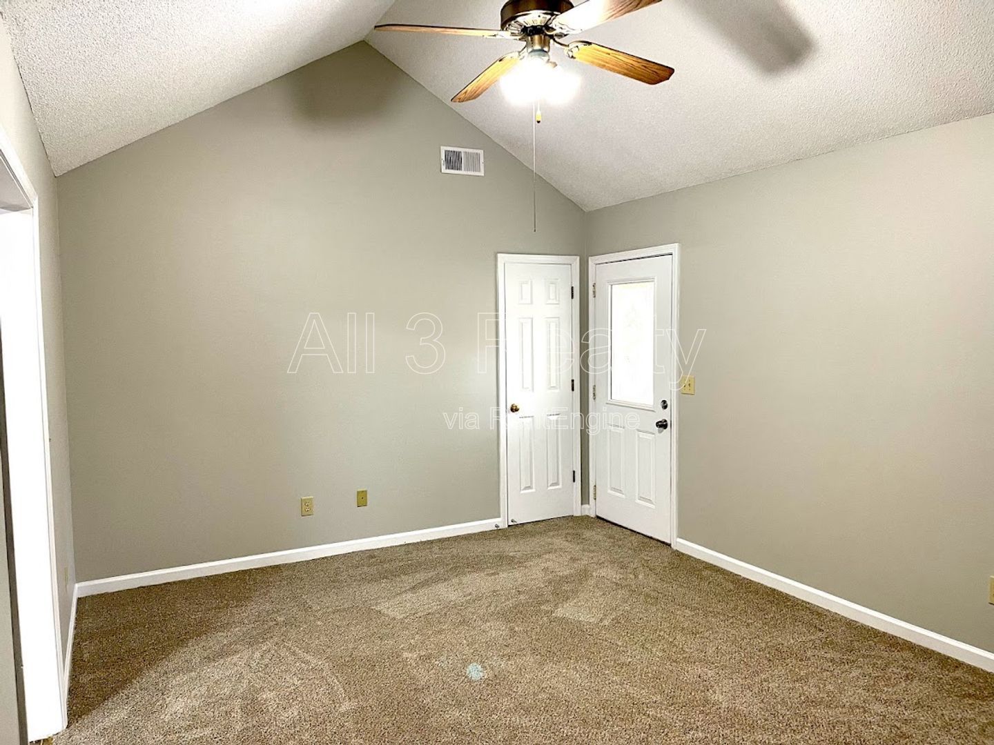 Welcome to this move-in ready 3-bedroom home located in the charming town of Fayetteville, GA. property image