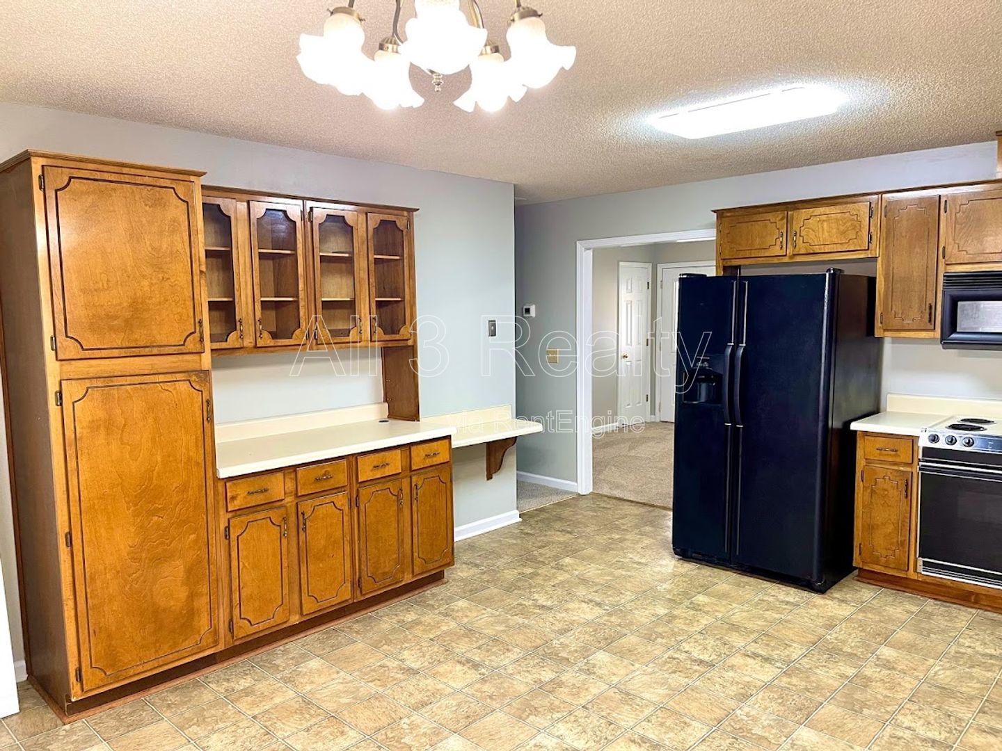 Welcome to this move-in ready 3-bedroom home located in the charming town of Fayetteville, GA. property image