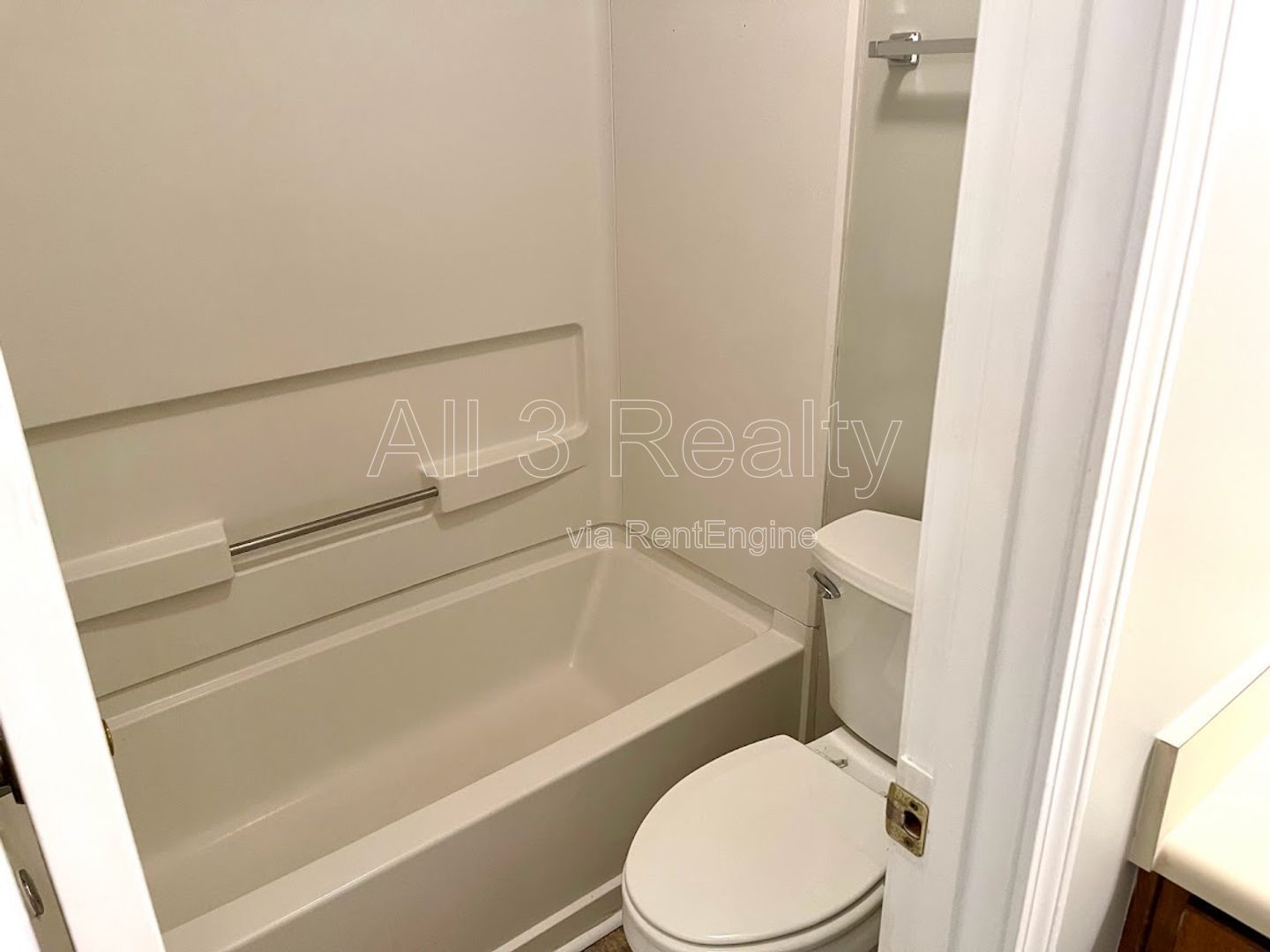 Welcome to this move-in ready 3-bedroom home located in the charming town of Fayetteville, GA. property image