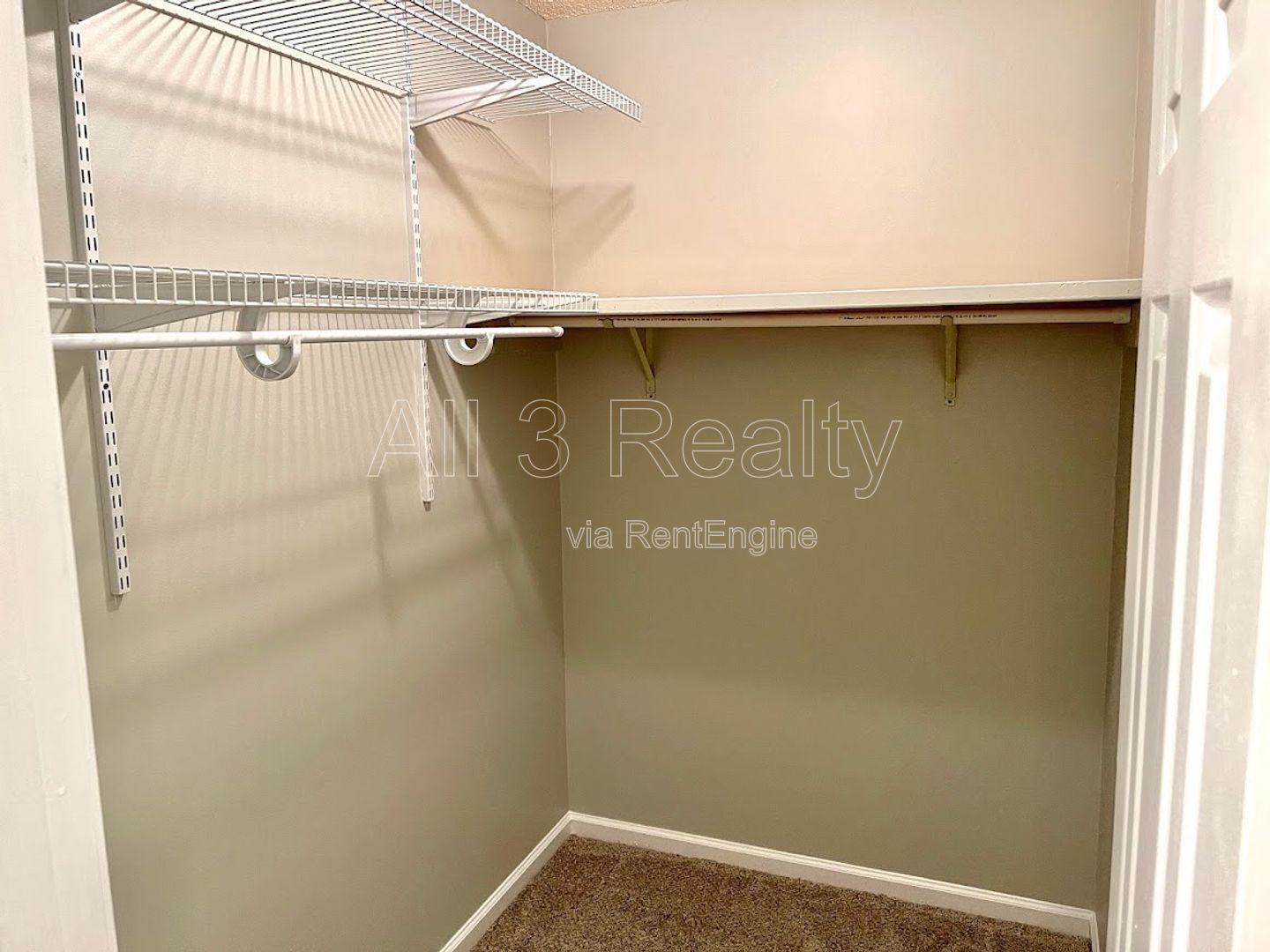 Welcome to this move-in ready 3-bedroom home located in the charming town of Fayetteville, GA. property image