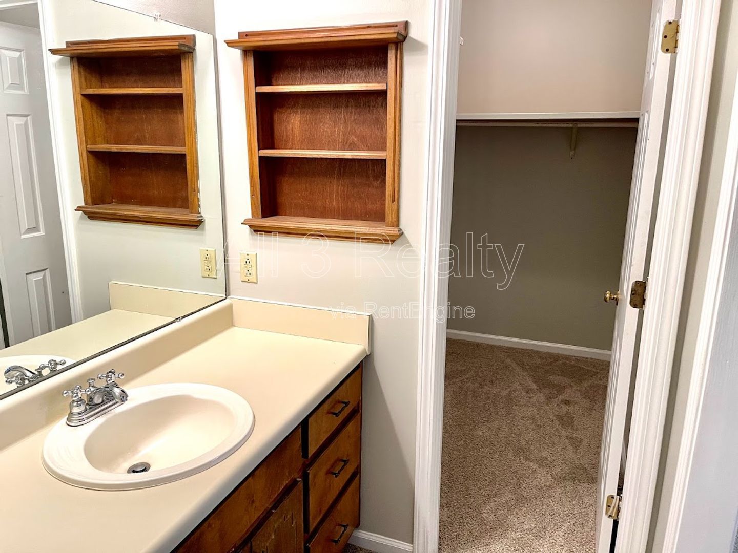 Welcome to this move-in ready 3-bedroom home located in the charming town of Fayetteville, GA. property image