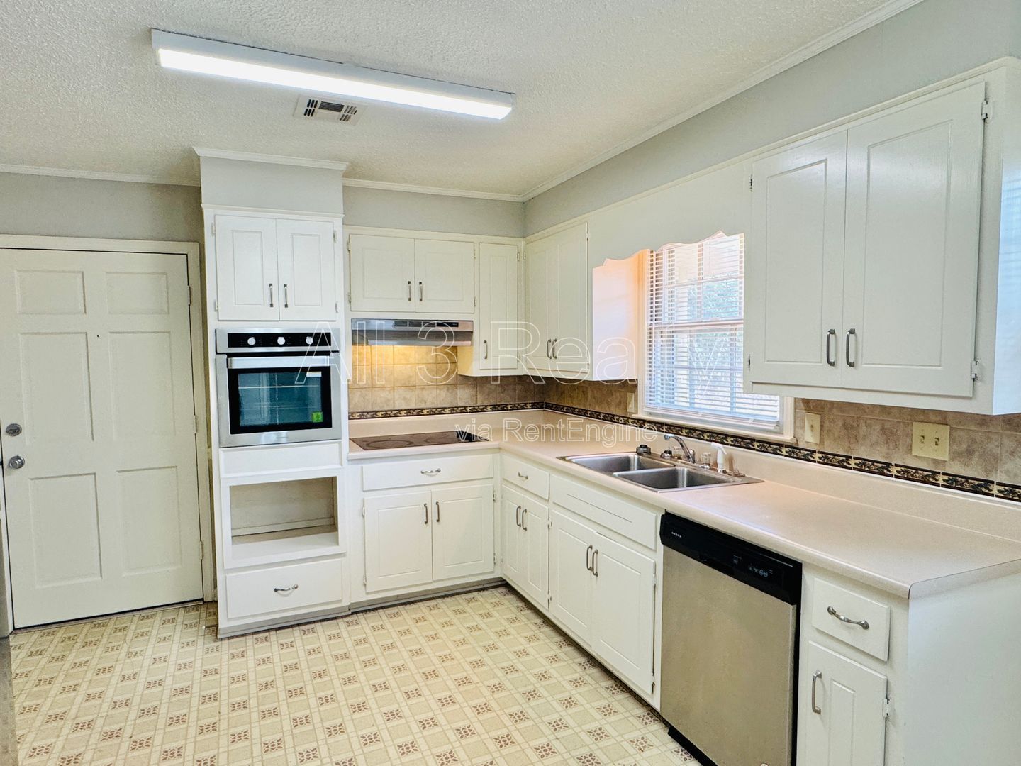 3-Bedroom with charming front porch! property image