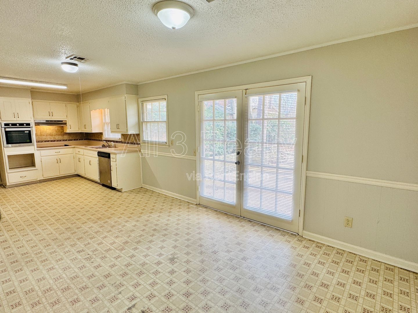 3-Bedroom with charming front porch! property image